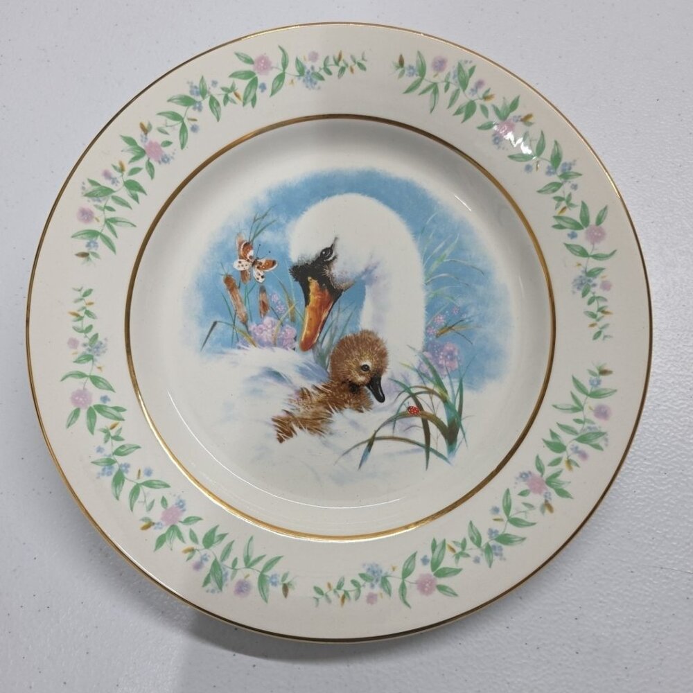 Avon 8.5" Gentle Moments Plate 1975 Swan And Chick No Box  Enoch Wedgewood